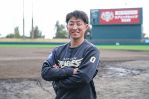 楽天イーグルス　盗塁王　小深田　選手　実使用支給品ヘルメット kobukata-01-300x200.jpg
